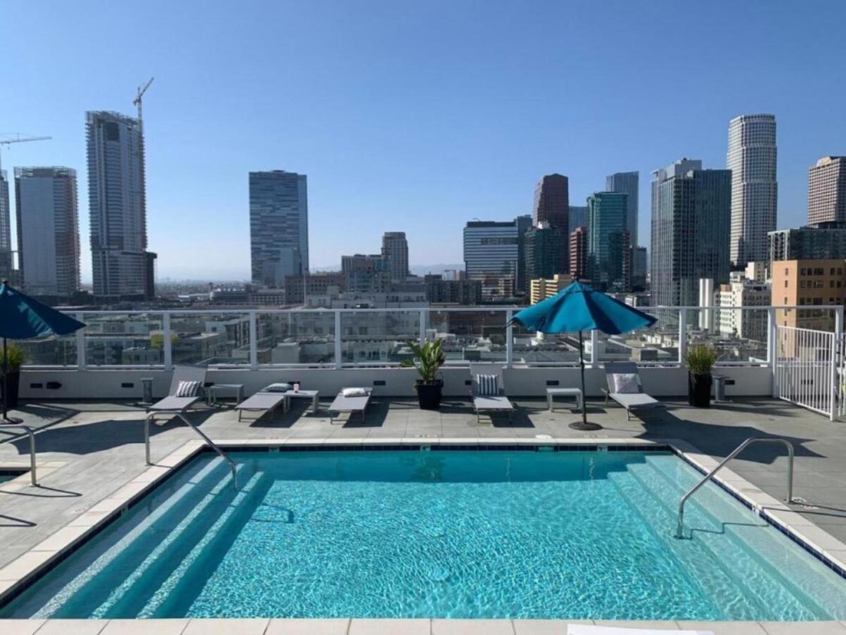 Stunning 1 BDR 1 BTH Modern Loft with Pool, Jacuzzi in DTLA!