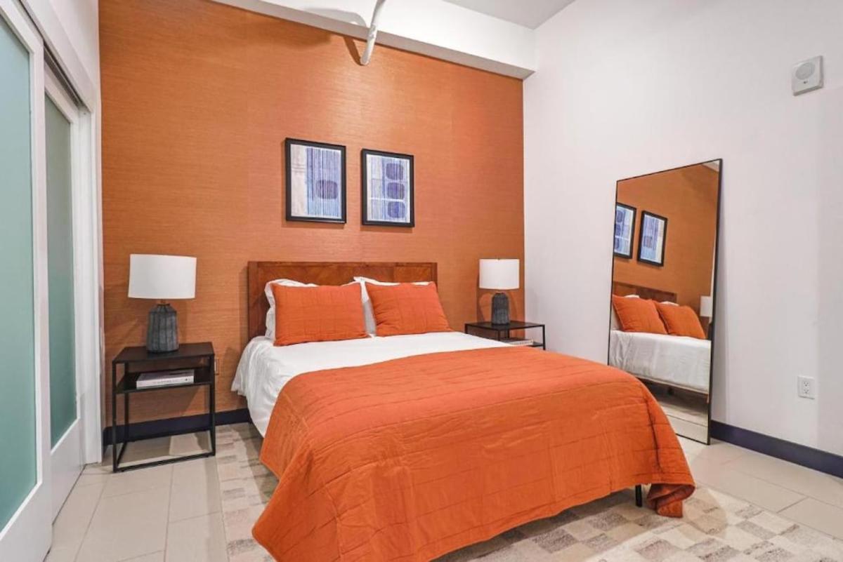 Stunning 1 BDR 1 BTH Modern Loft with Pool, Jacuzzi in DTLA!