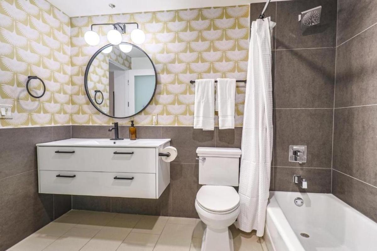 Stunning 1 BDR 1 BTH Modern Loft with Pool, Jacuzzi in DTLA!