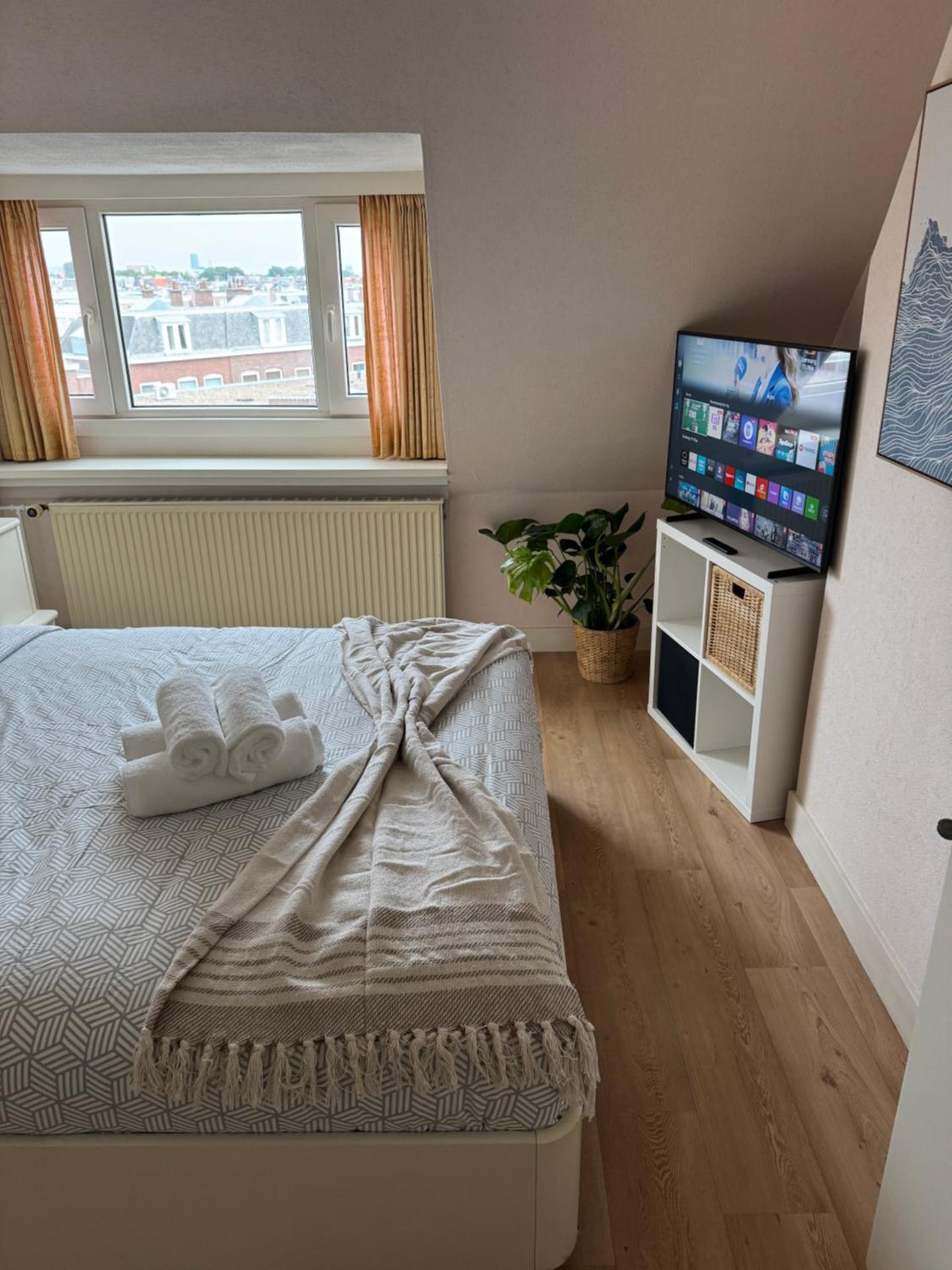 Queen Room with Shared Bathroom