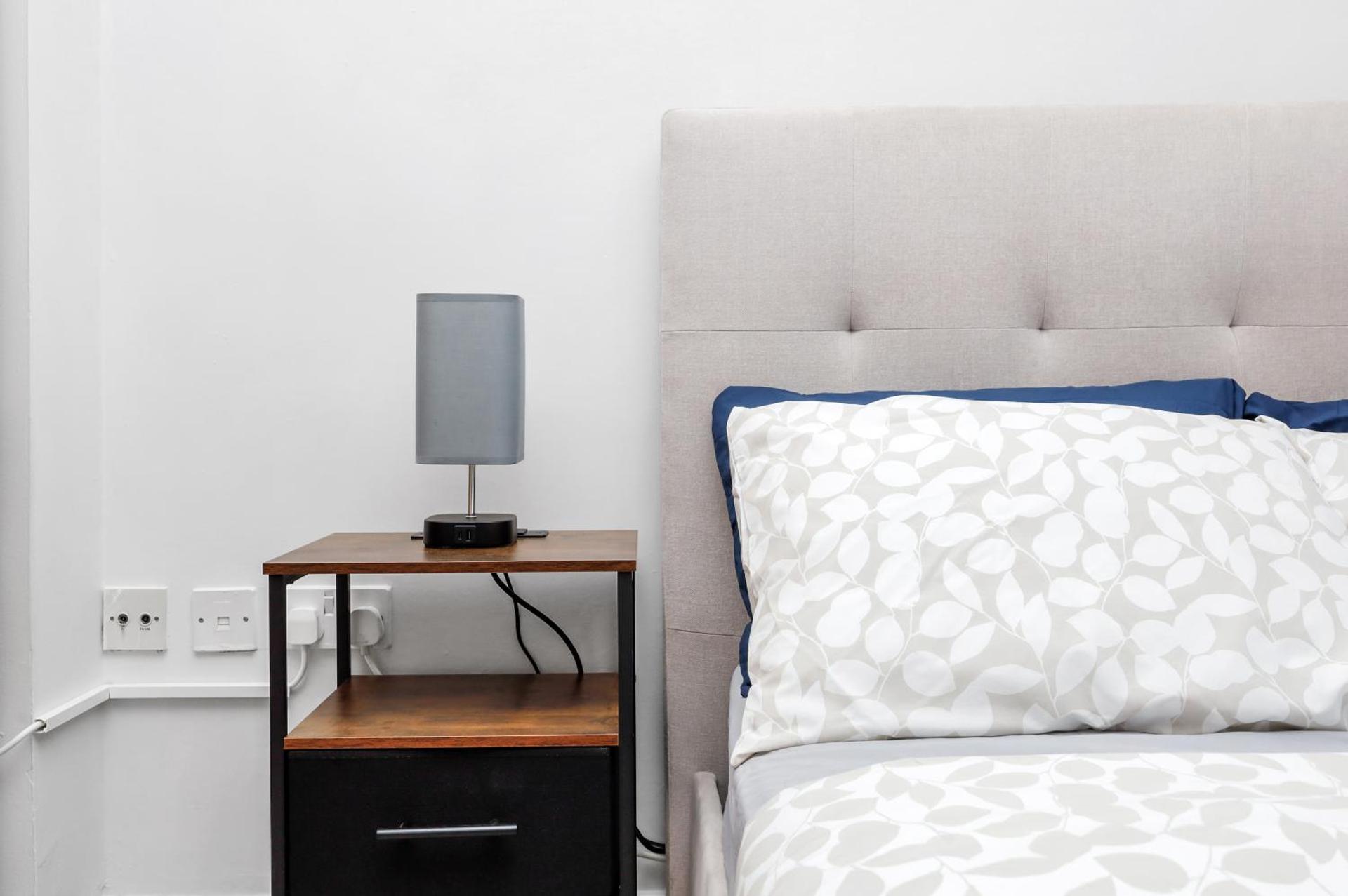 Parkside Studio Retreat, 5 min from station ,R2