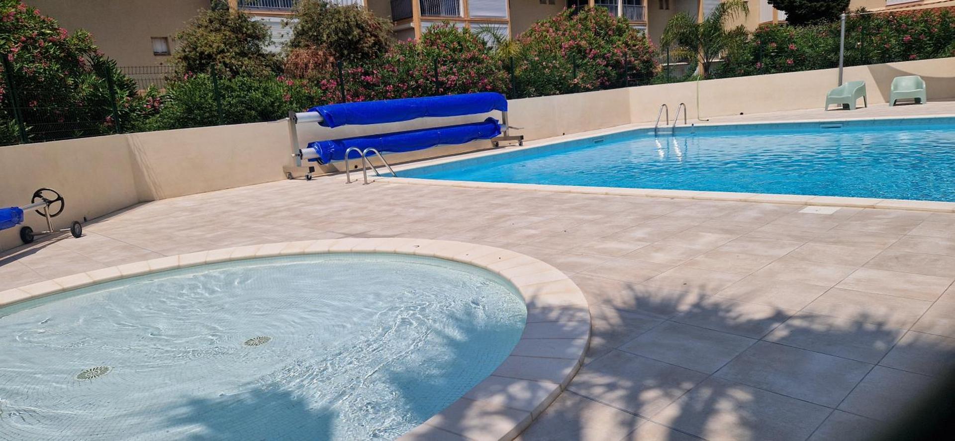 Piscine - mer 5 minutes à pied - sans draps