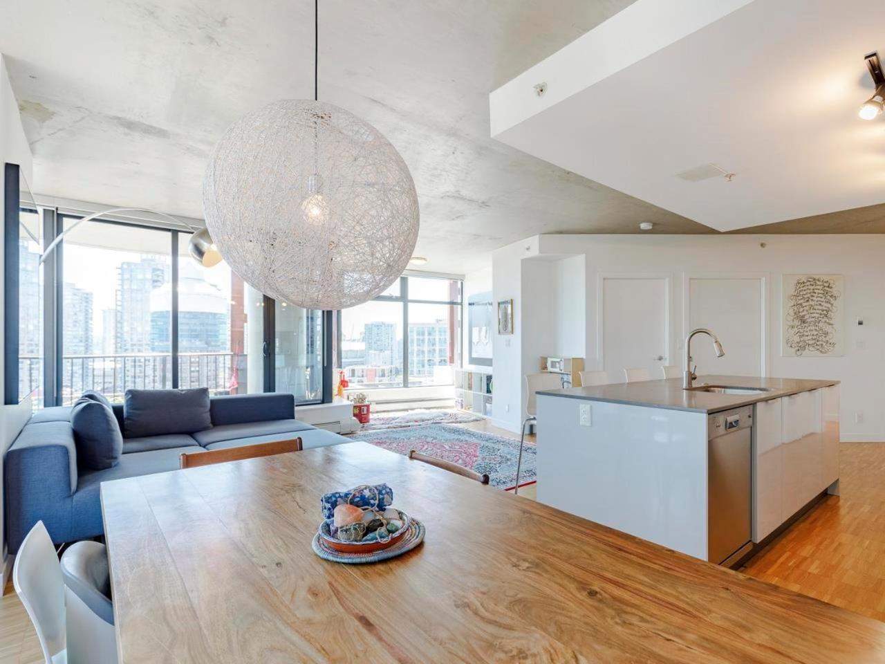 Modern Downtown Stay!