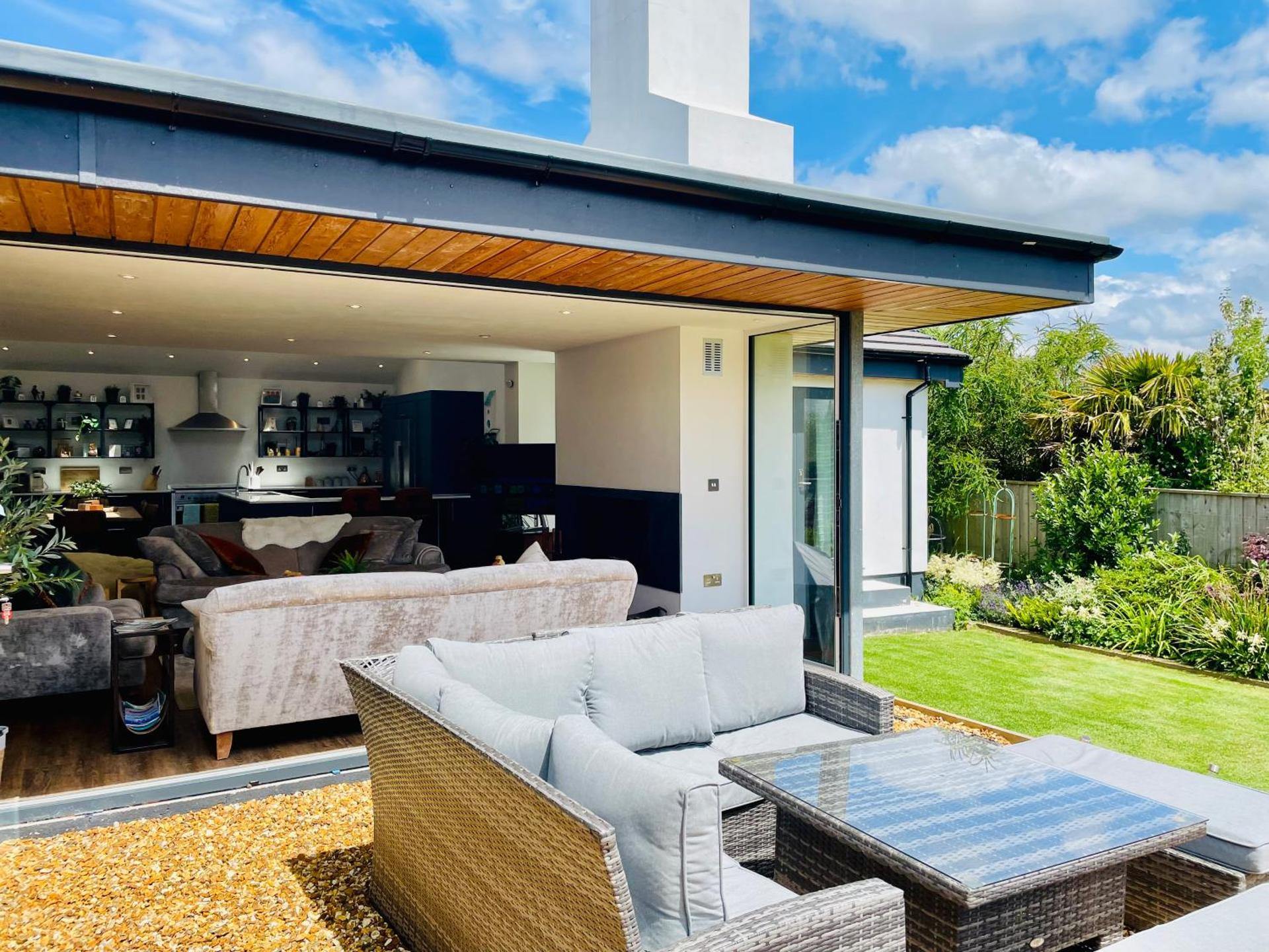 The Cuckoo's Retreat - Luxurious home with private garden & jacuzzi