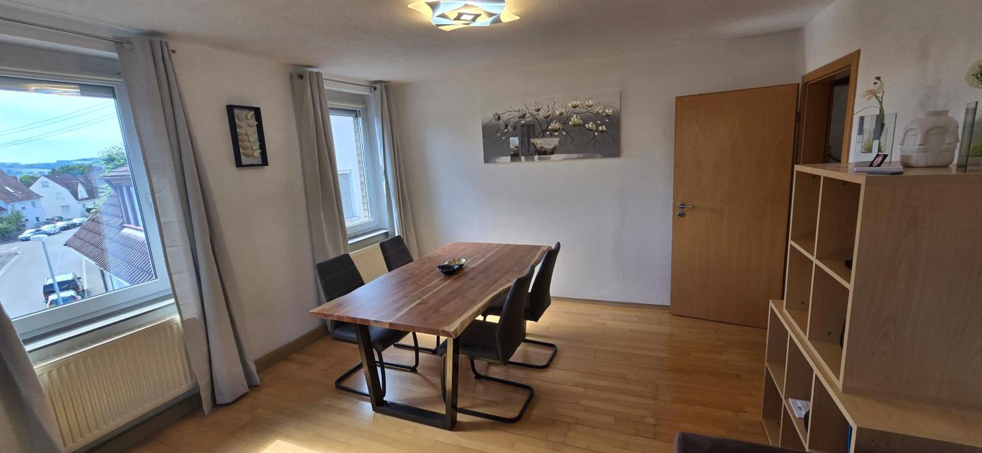 Drei Zimmer Appartment mit Küche & Bad