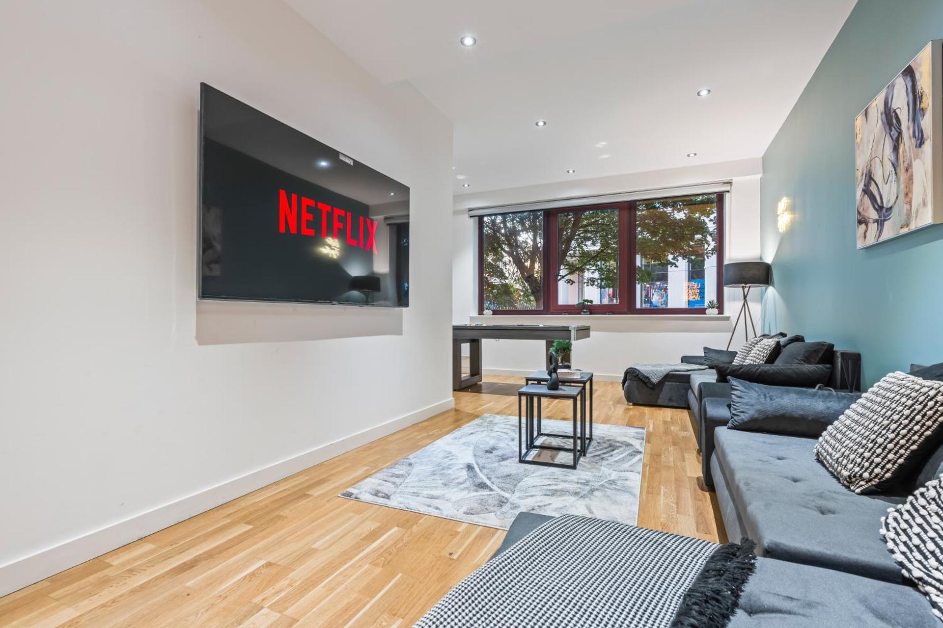 Communal lounge/ TV room