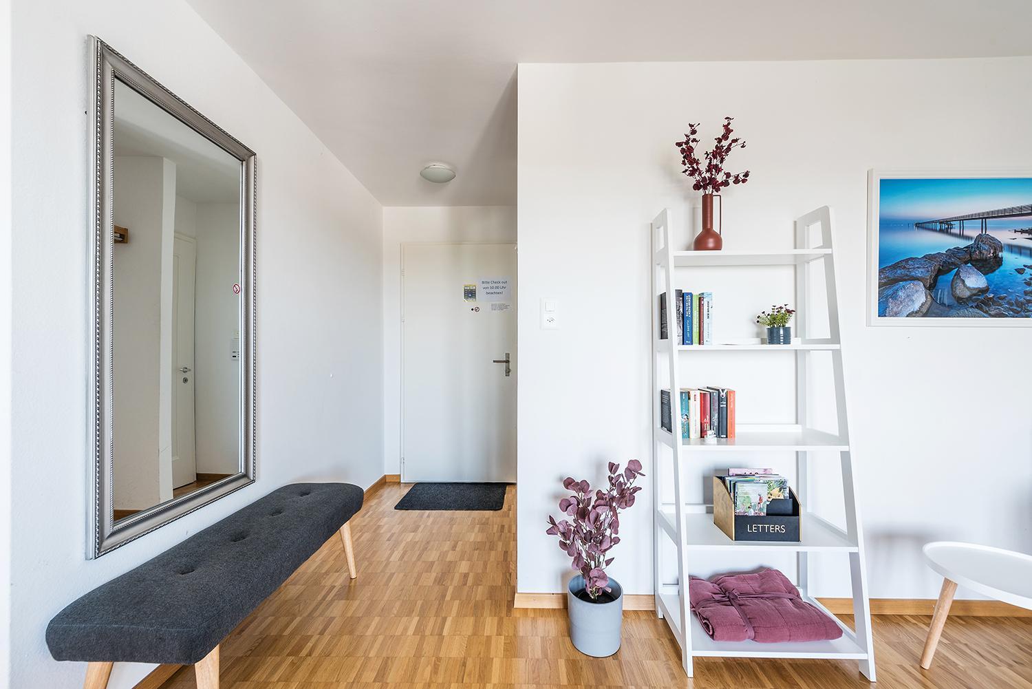 SOHO 8 !Lake-Mountain View & Free Parking!