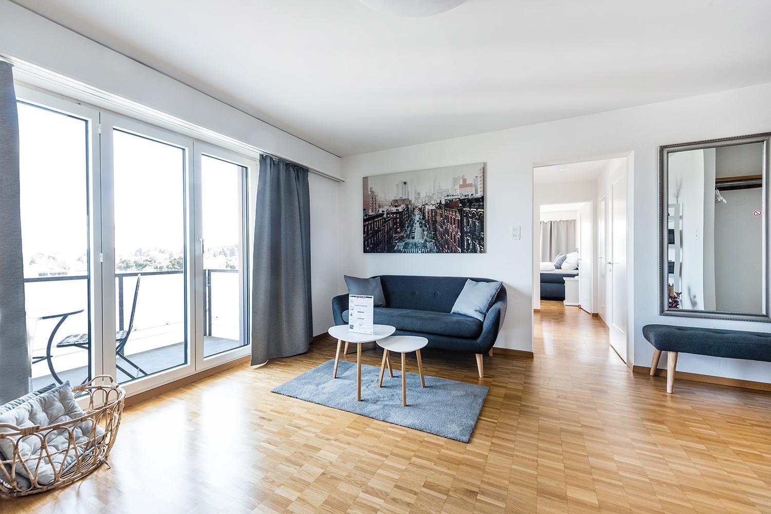 SOHO 8 !Lake-Mountain View & Free Parking!