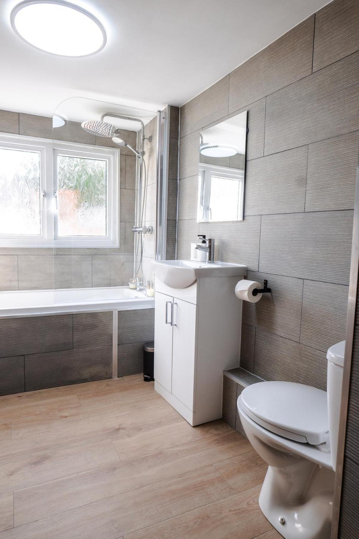 The Sandford Park Townhouse 6 Bed Sleeps 12 Entire Apartment