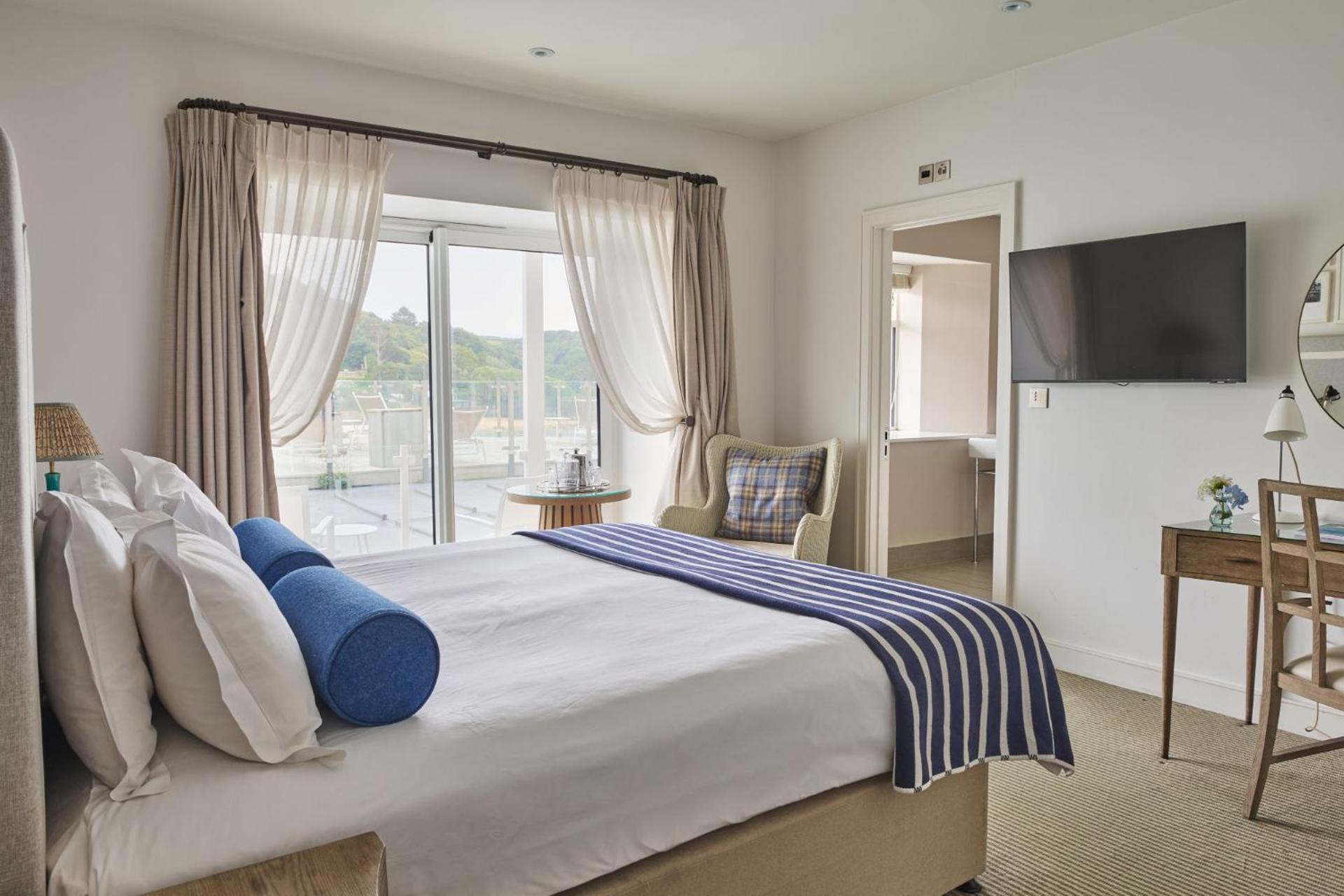 Double Room with Estuary Glimpse and Balcony
