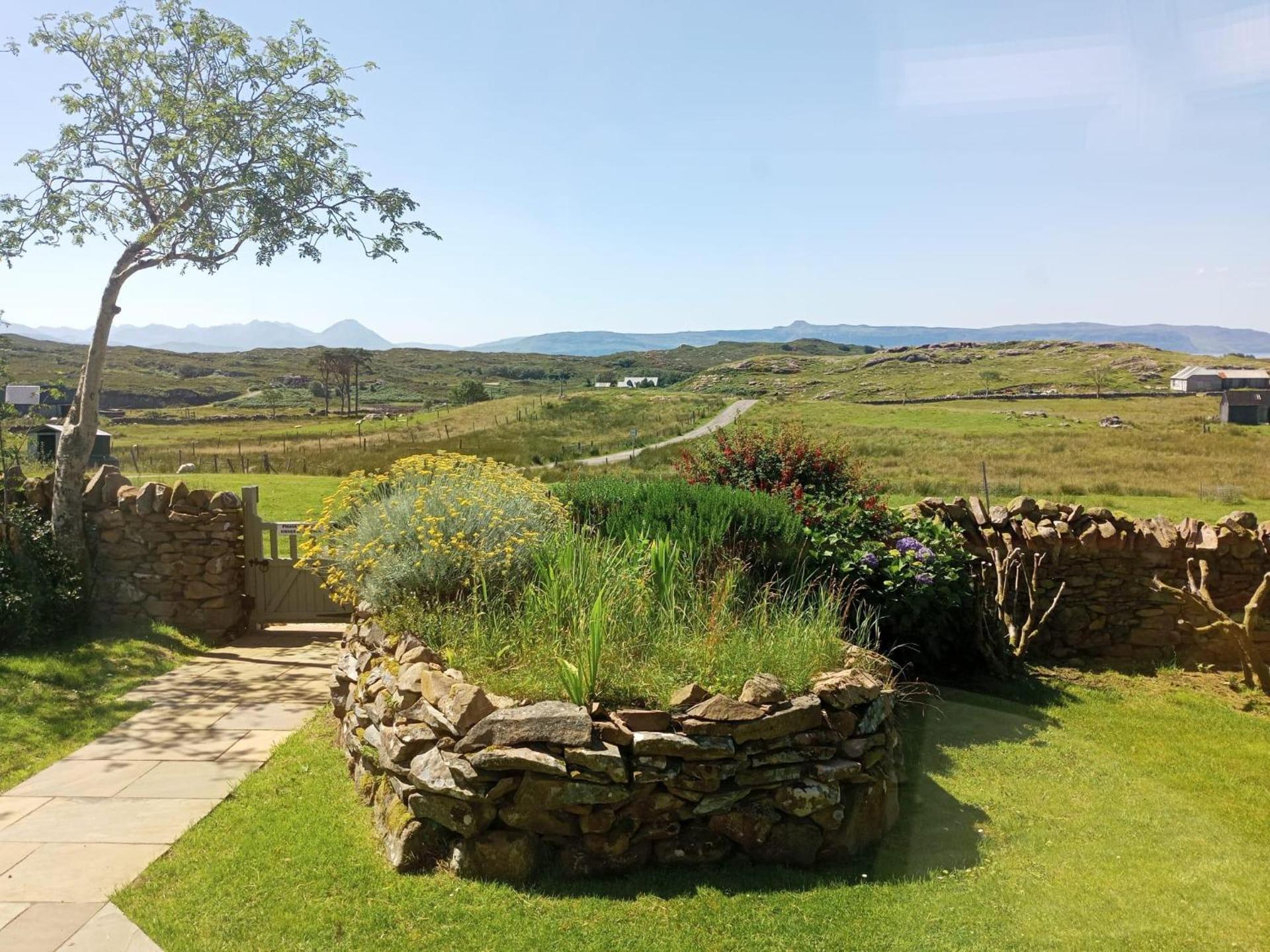 Marsco Apartment - Garden & Patio - Sea Views