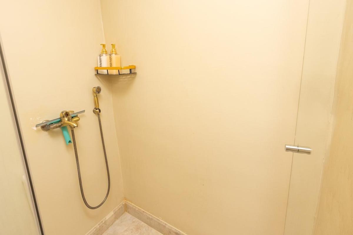 Cheerful 3 bedroom cottage with indoor fireplace