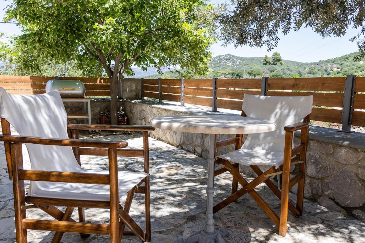 Cheerful 3 bedroom cottage with indoor fireplace