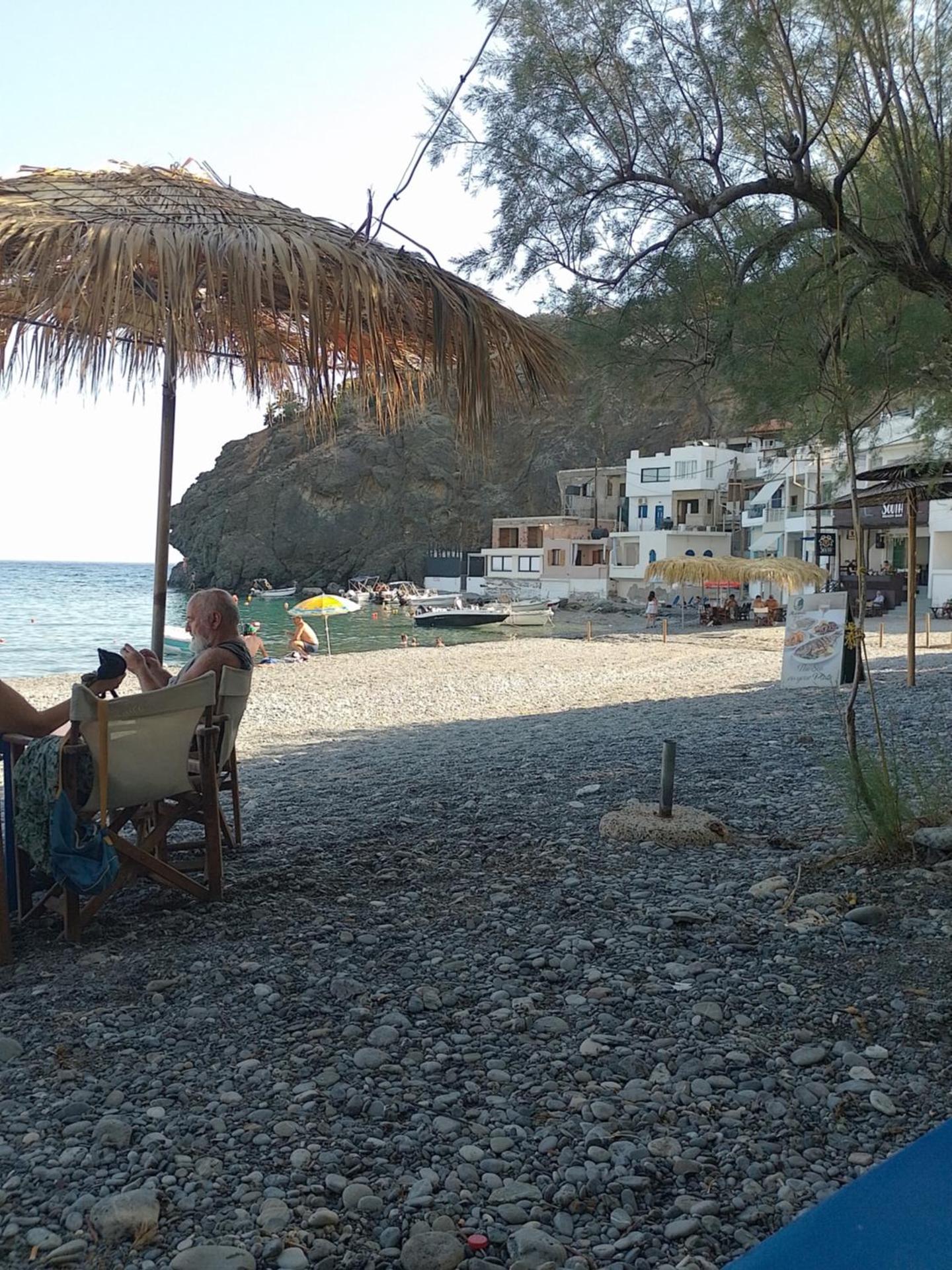 Carob Tree apartment, Tris Ekklisies