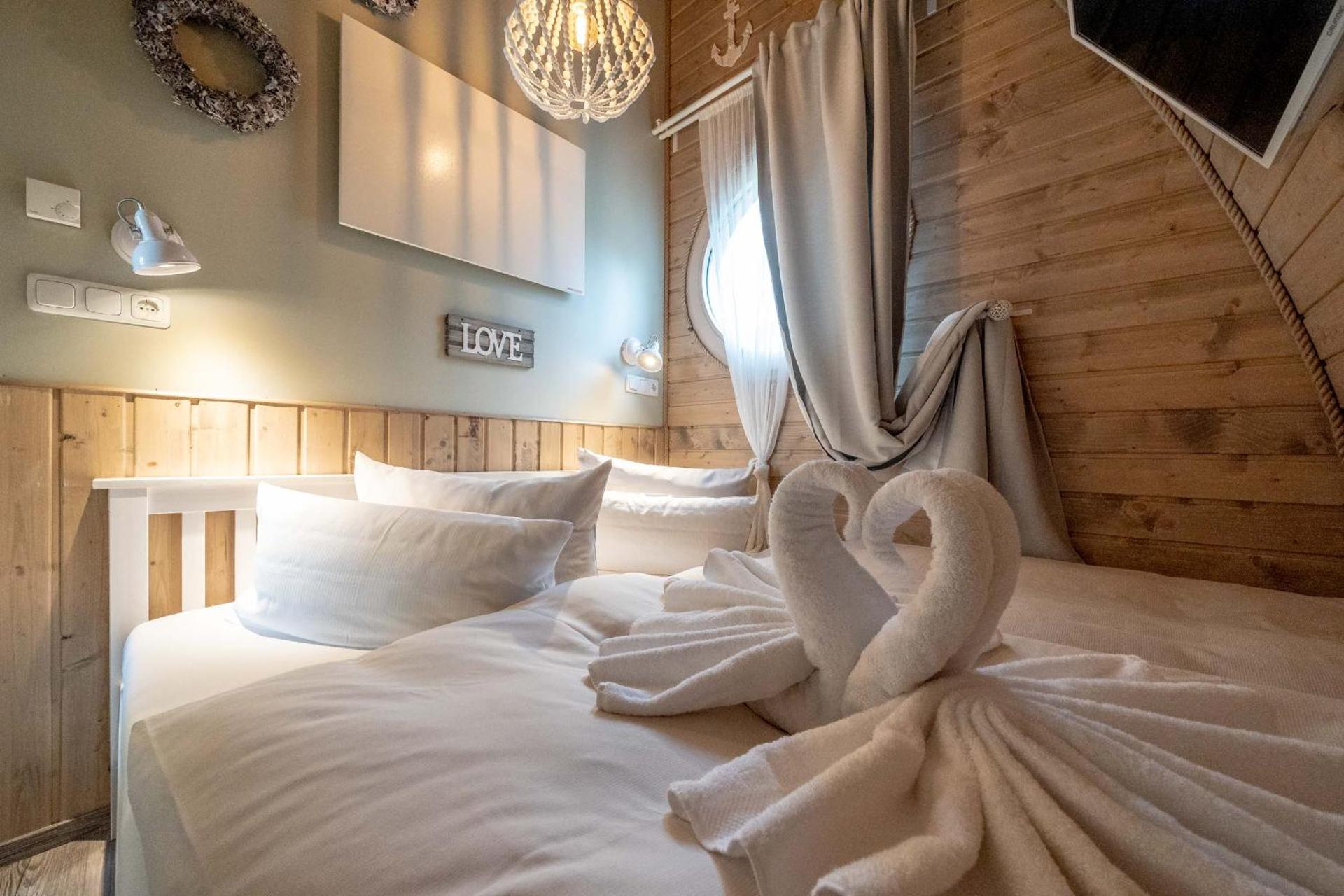 Lieblingsplatz Parey - schwimmendes Seehotel