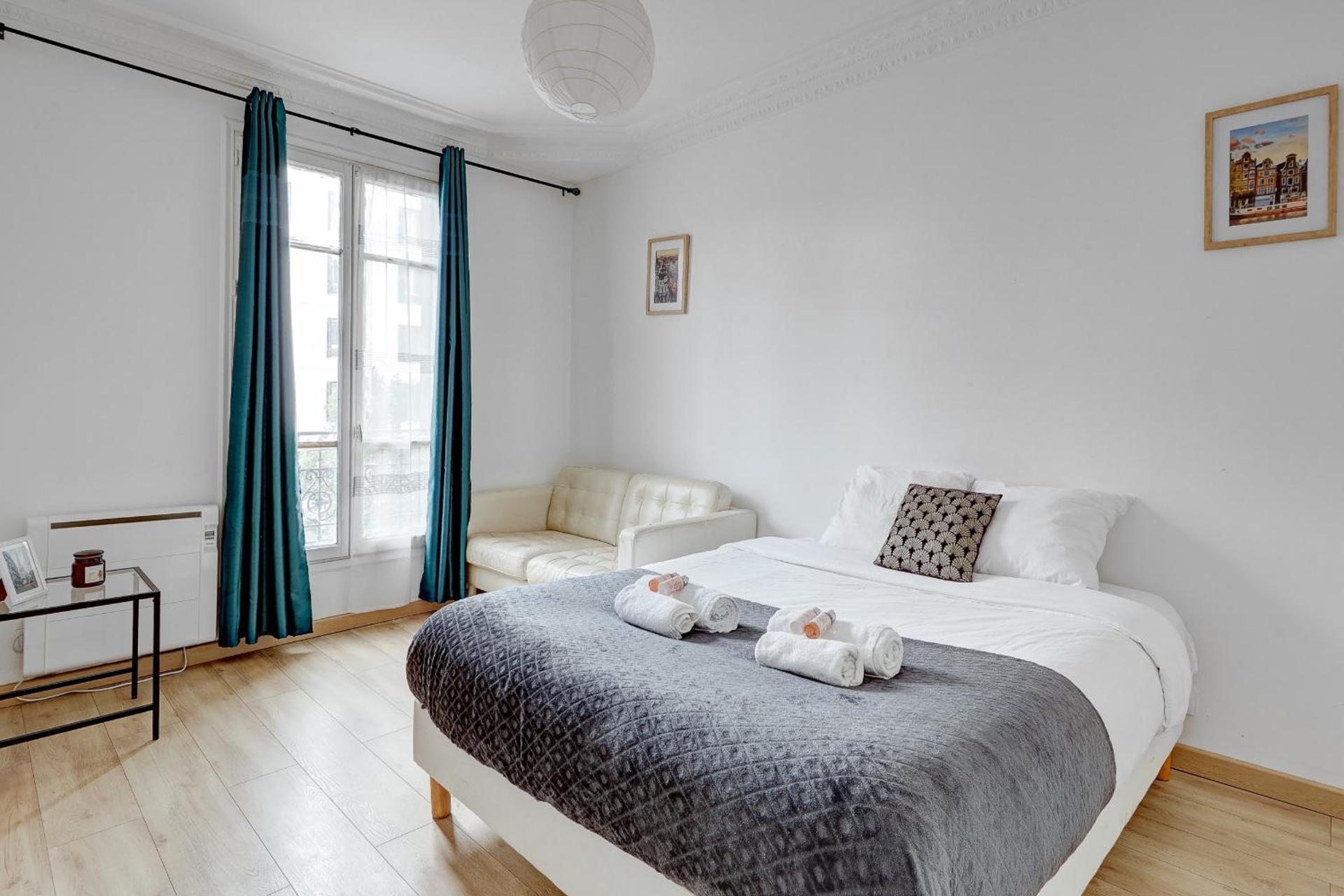 121 - 4 Personnes Jeux Olympiques Stade de France