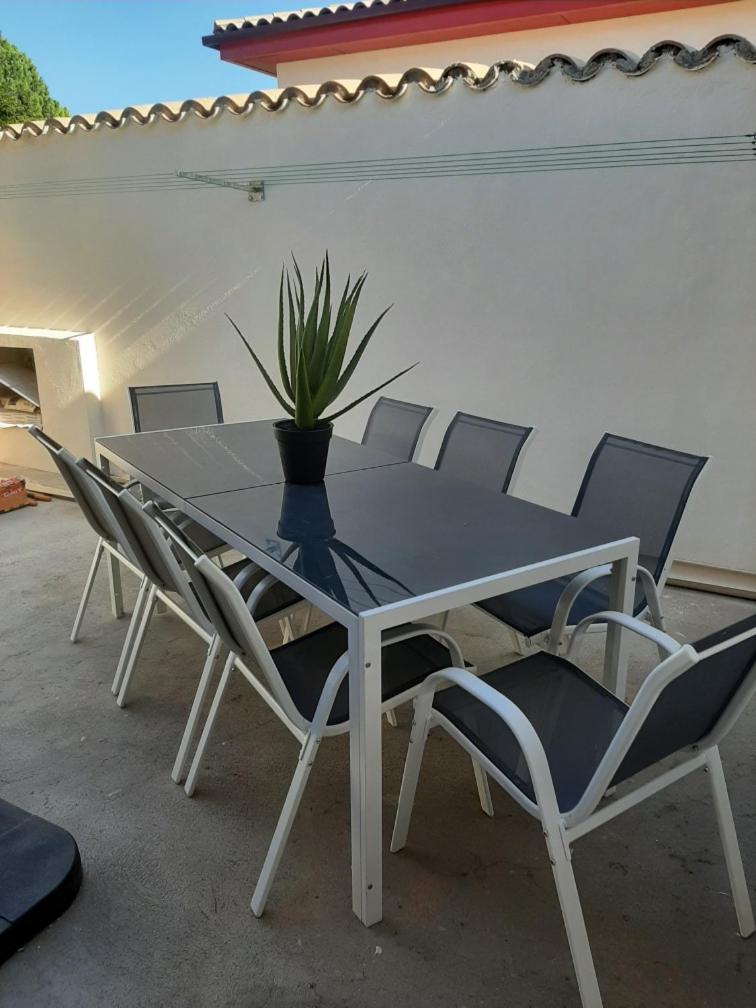 La Leucatine classée 4 étoiles, 2 chambres ,1 canapé convertible dans le salon et 2 salles d'eau