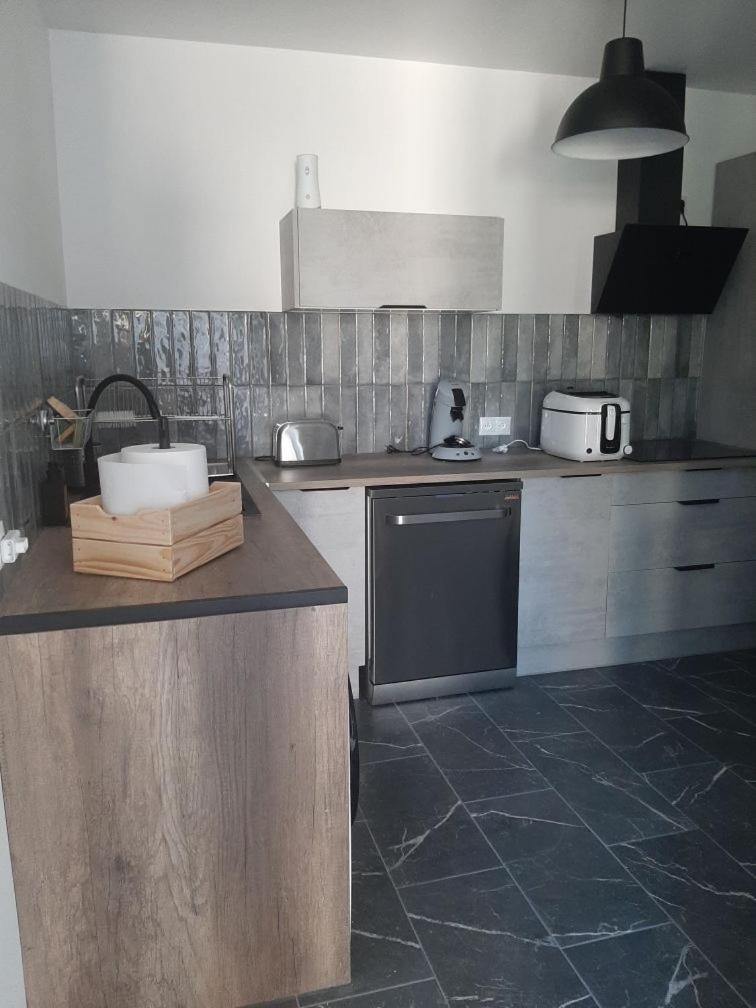 La Leucatine classée 4 étoiles, 2 chambres ,1 canapé convertible dans le salon et 2 salles d'eau