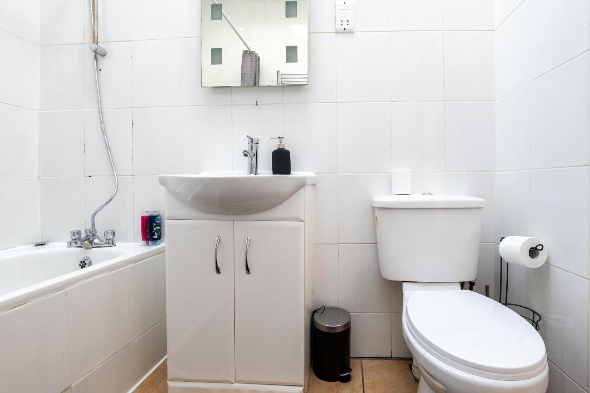 Huge 4 BR, 30s to Tube, 3 Bath & Gym Gear