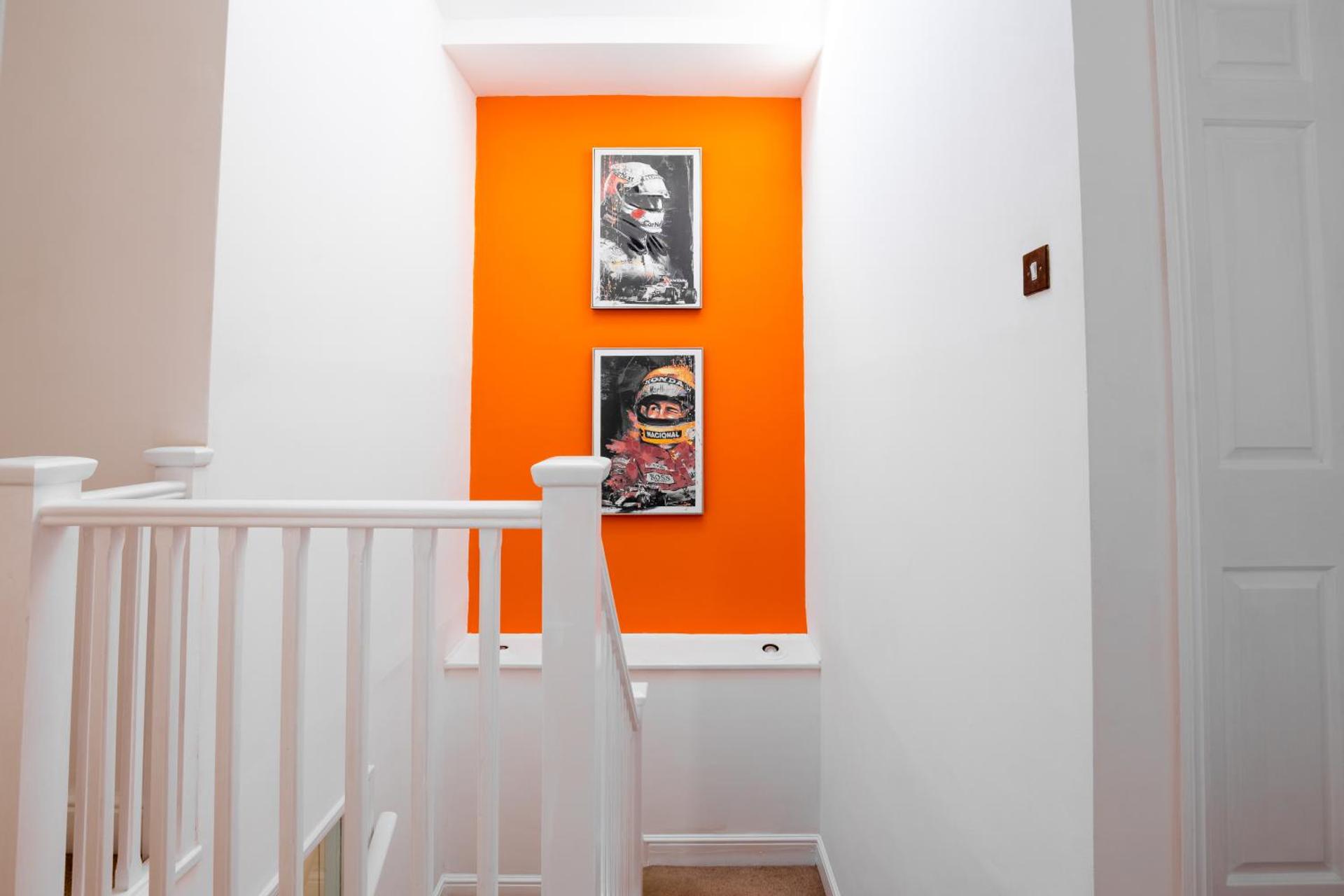 Huge 4 BR, 30s to Tube, 3 Bath & Gym Gear