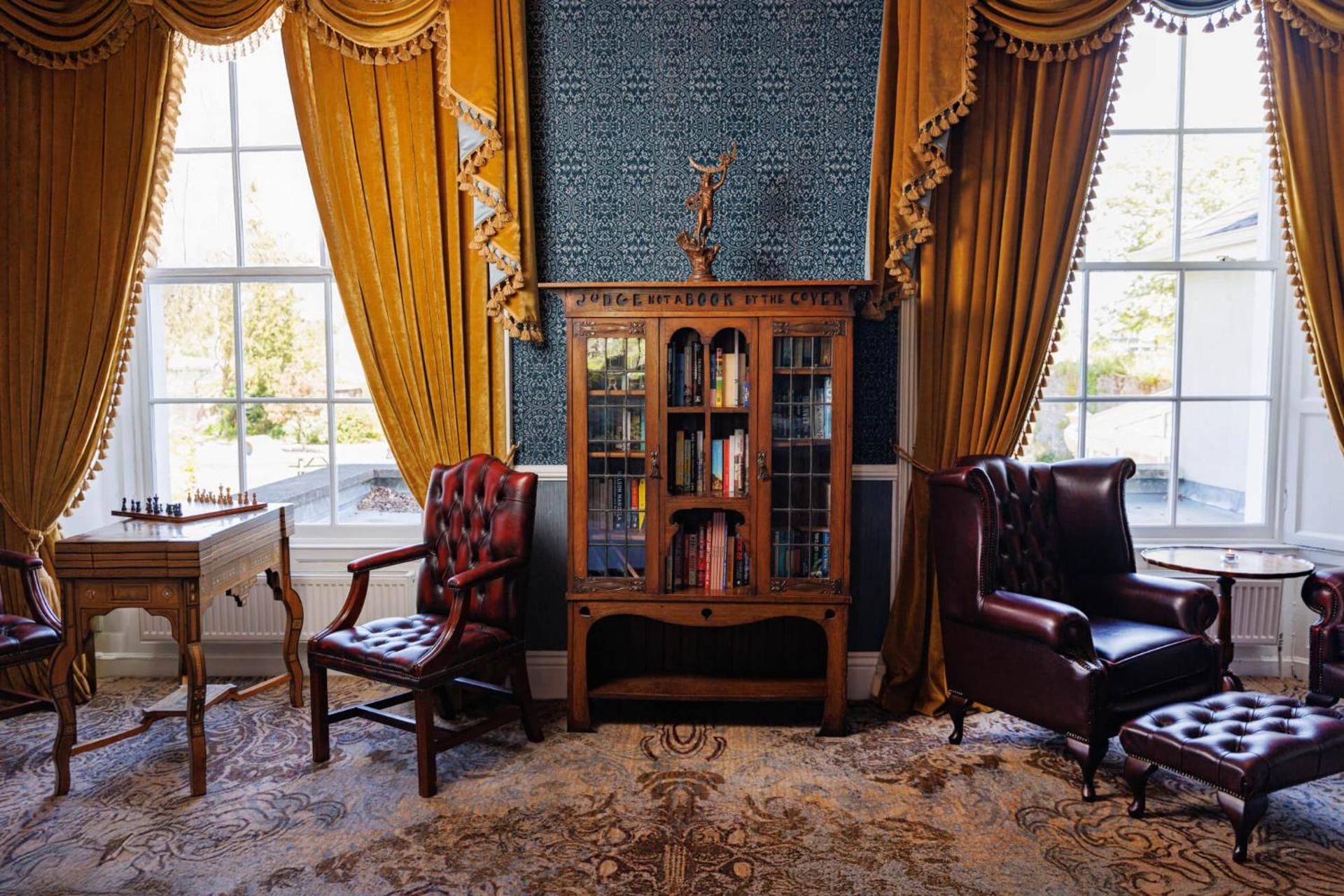 Communal lounge/ TV room