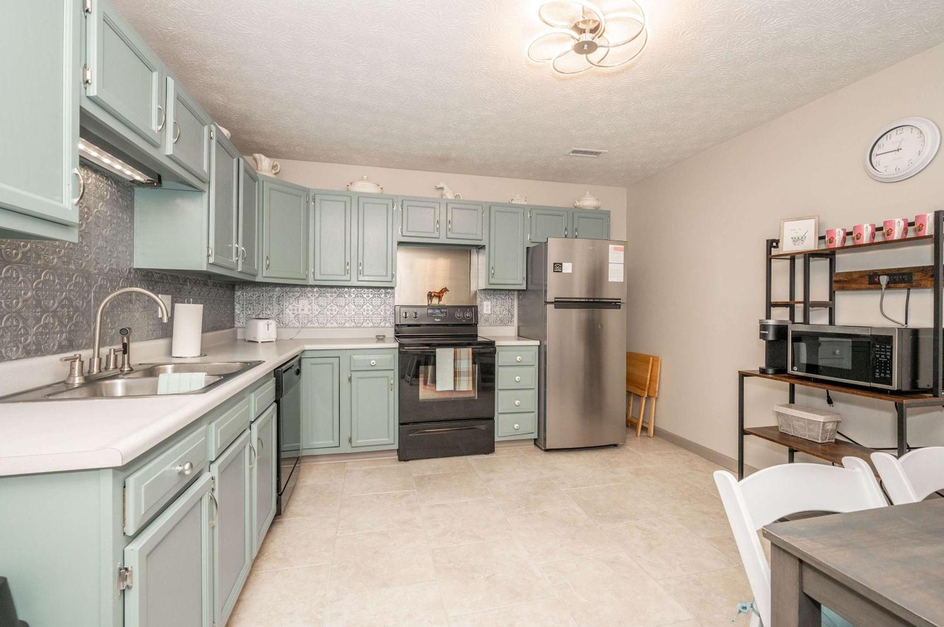 Arkstone Retreat 2 - Chic 2 Bedroom