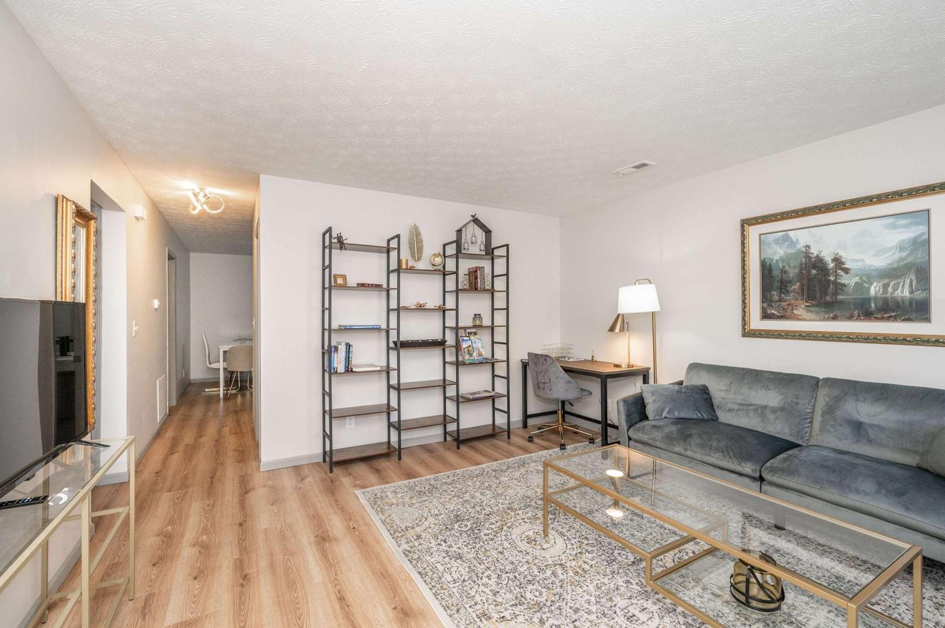 Arkstone Retreat 1 - Chic Downtown Escape