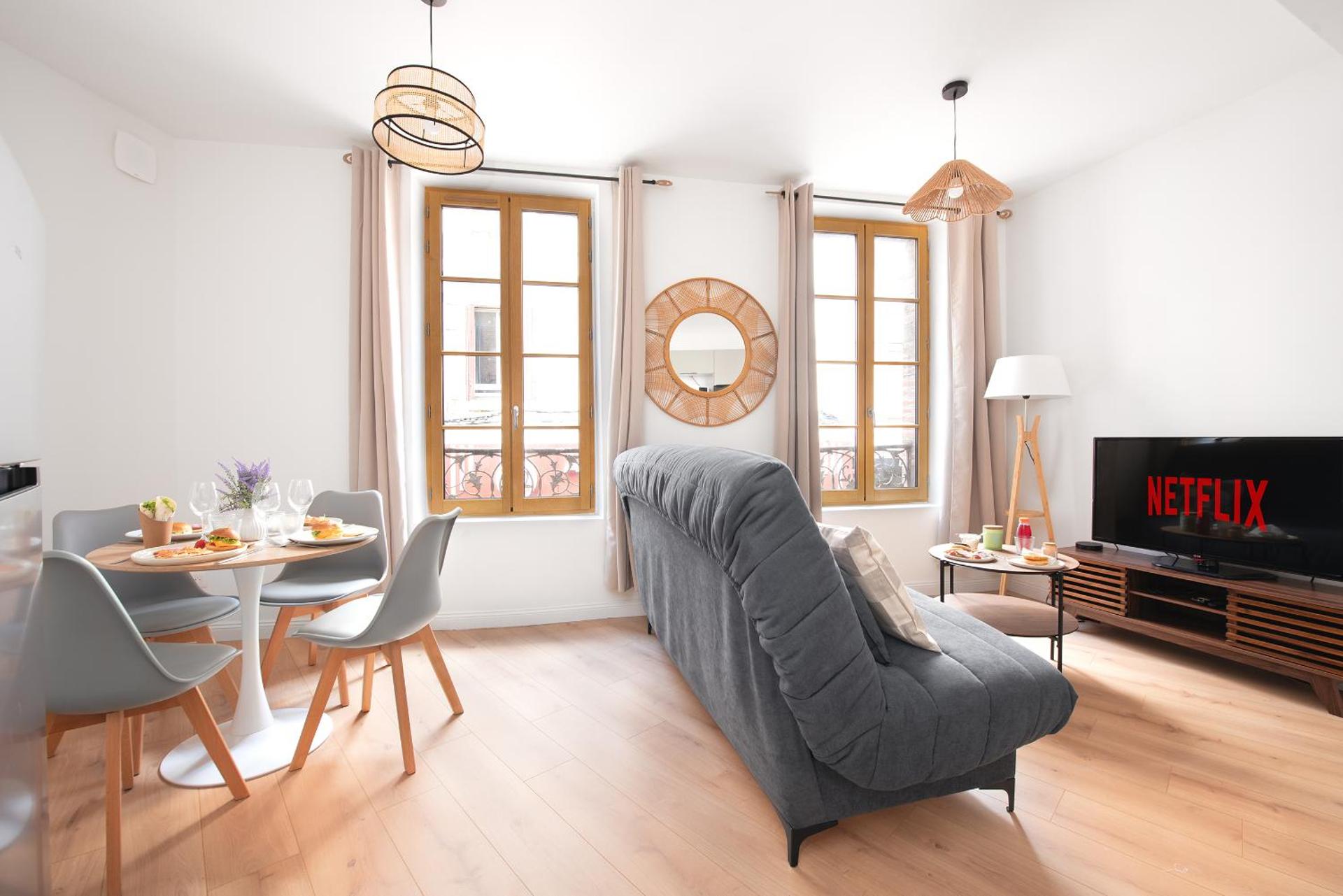 Communal lounge/ TV room