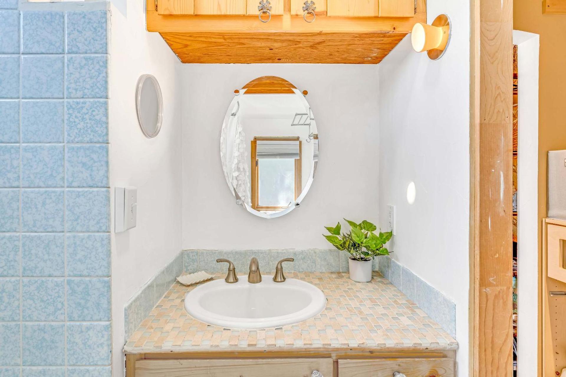 Quaint Carmel - Bungalow Close to Beach