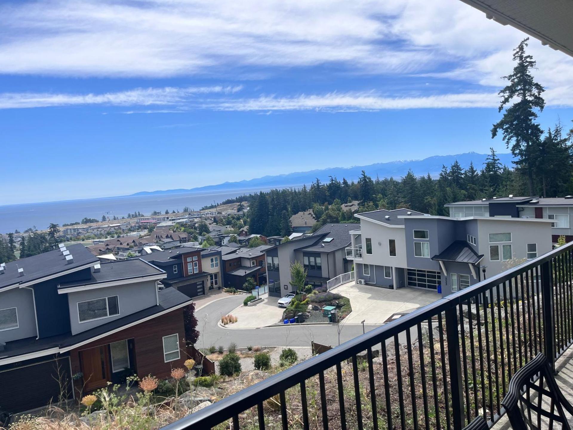 Winter Deal! Stunning Ocean View Modern 1 BDR Private Entry Suite