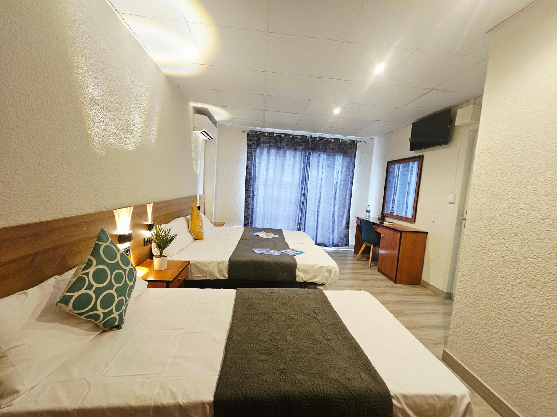 Triple Room with Private Bathroom