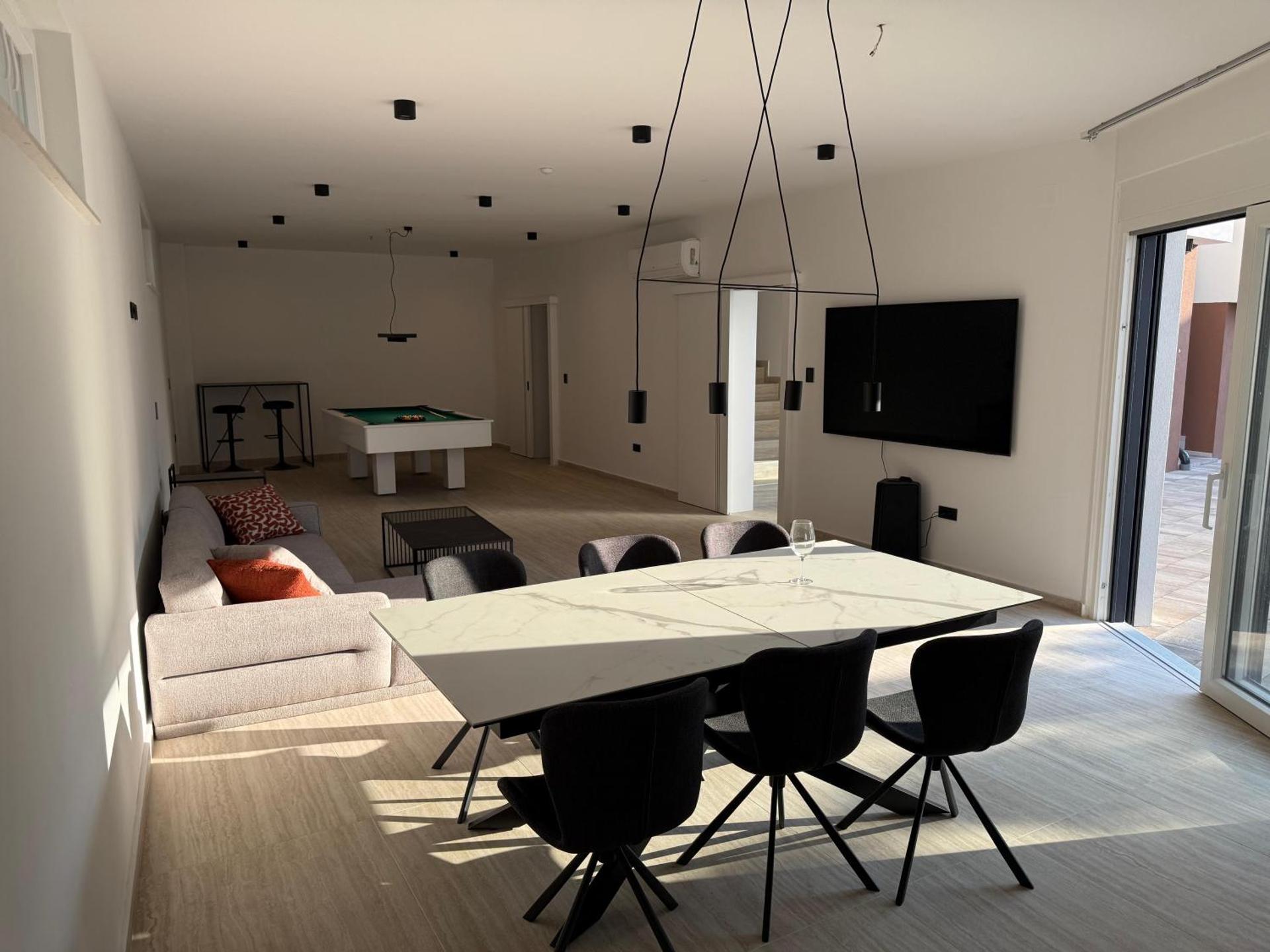 Communal lounge/ TV room