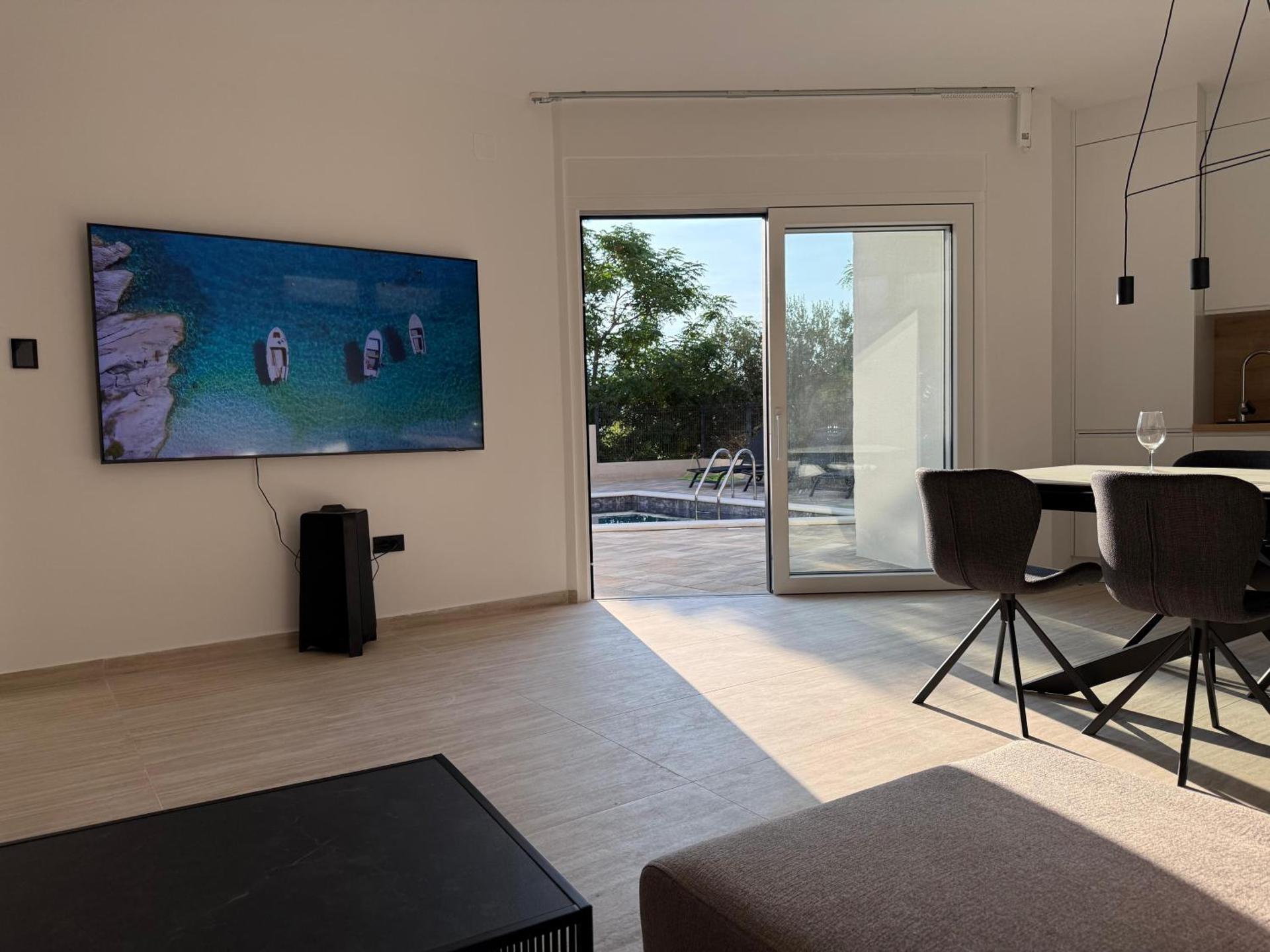 Communal lounge/ TV room