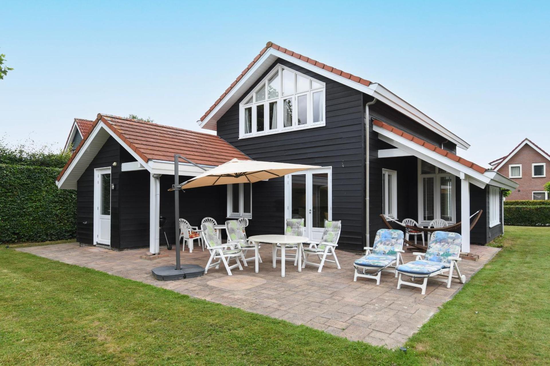 The Black House - Luxurious Holiday Villa Zeewolde