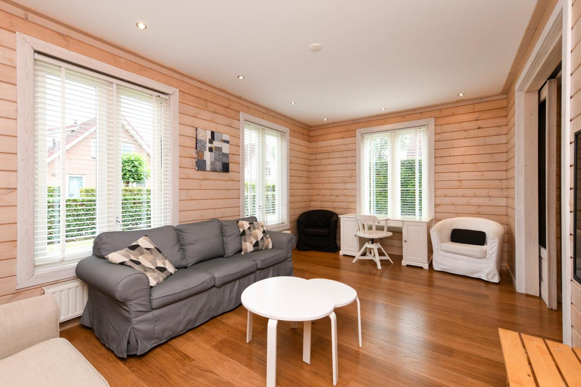 The Black House - Luxurious Holiday Villa Zeewolde