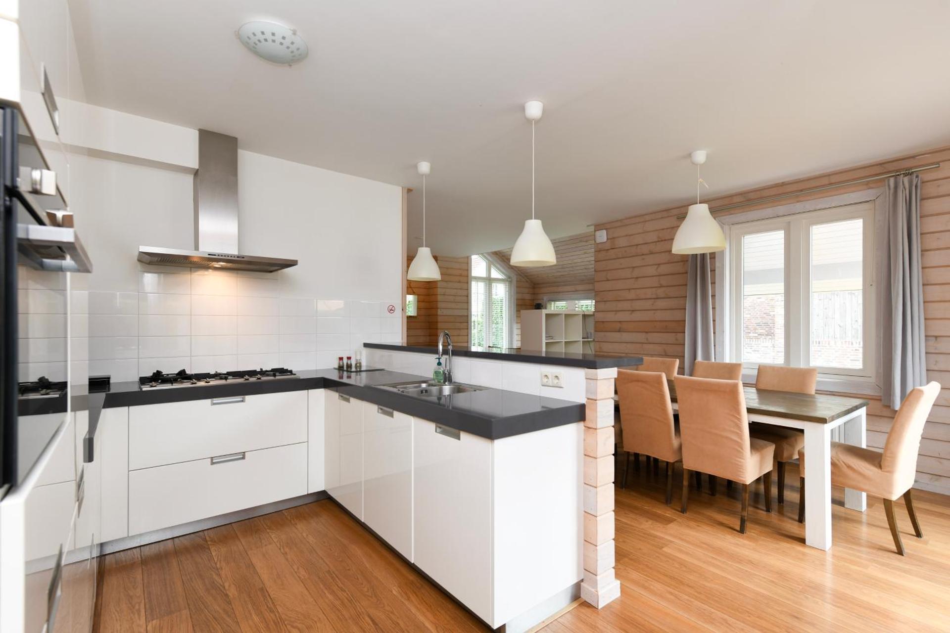 The Black House - Luxurious Holiday Villa Zeewolde