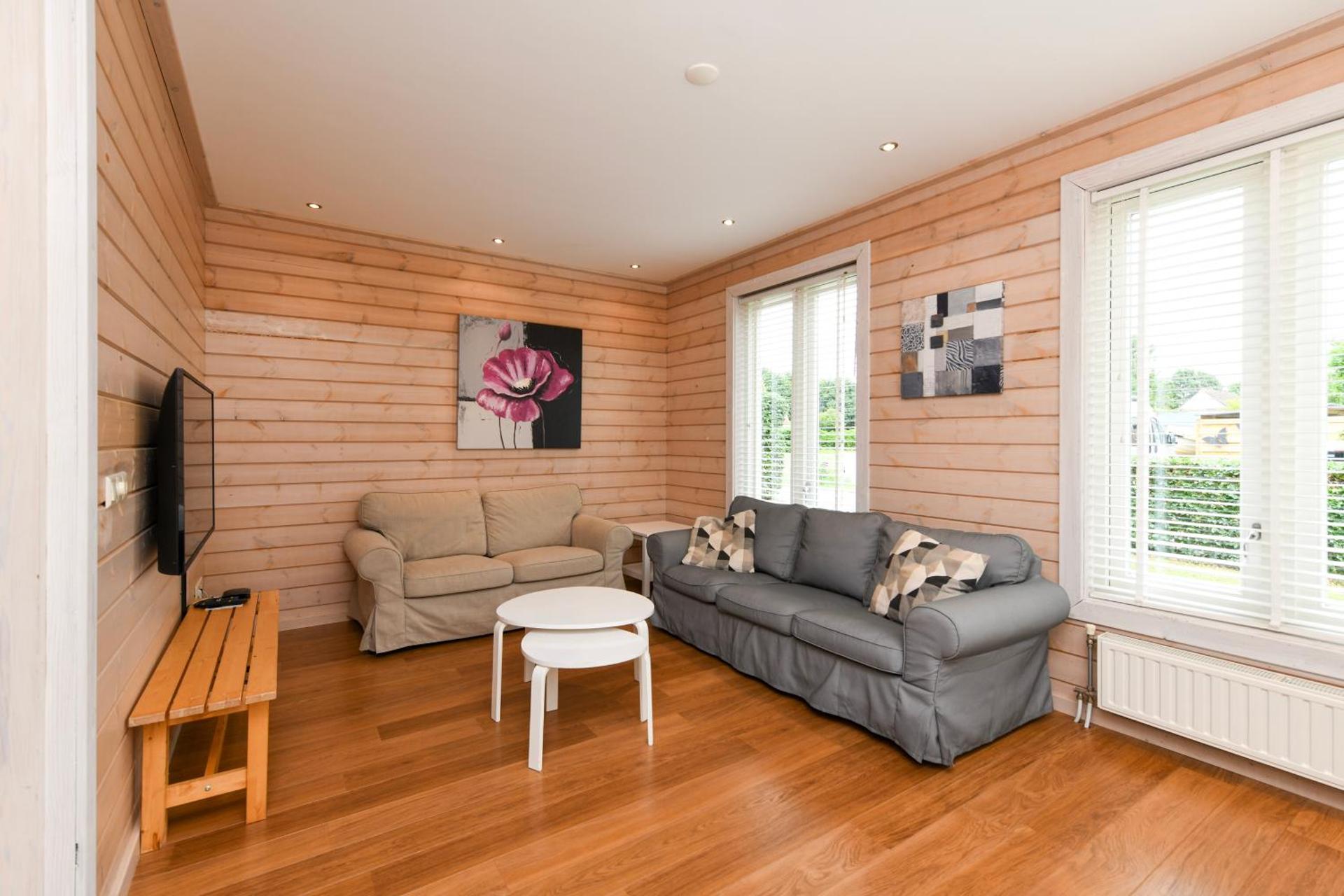 The Black House - Luxurious Holiday Villa Zeewolde