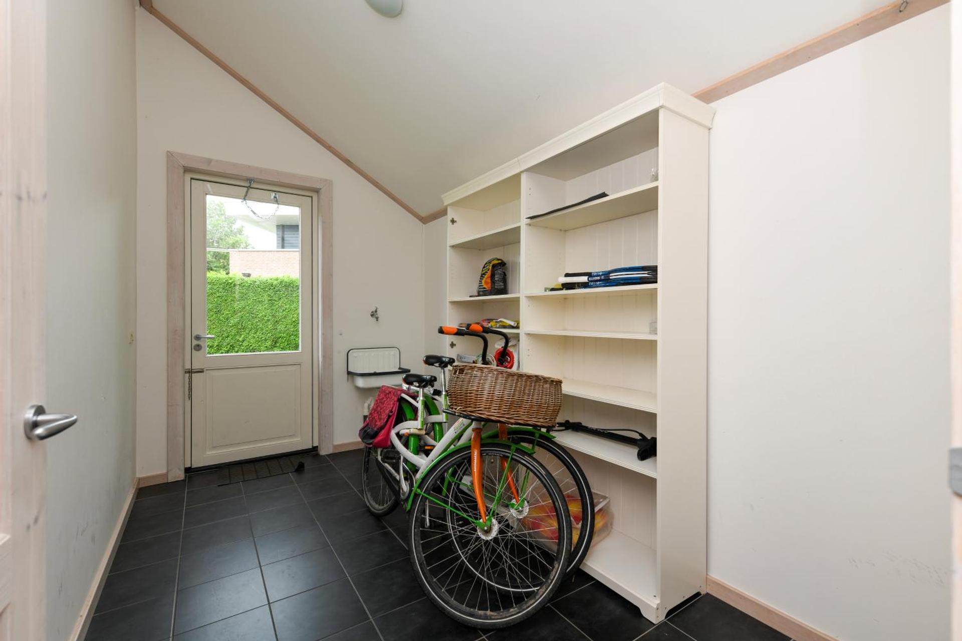 The Black House - Luxurious Holiday Villa Zeewolde