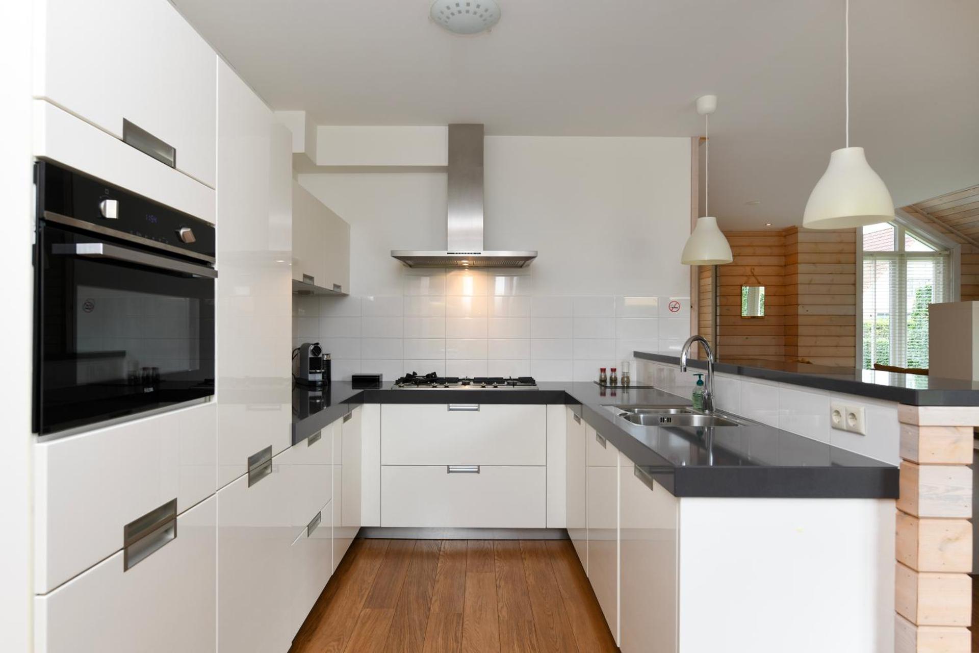 The Black House - Luxurious Holiday Villa Zeewolde