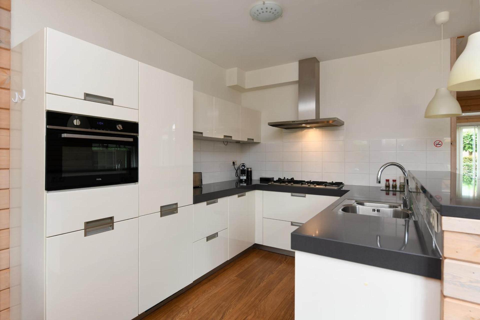 The Black House - Luxurious Holiday Villa Zeewolde