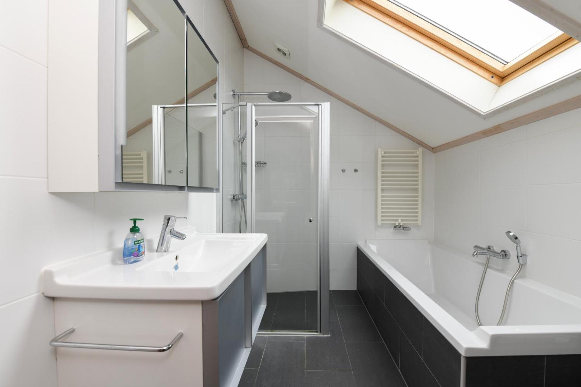 The Black House - Luxurious Holiday Villa Zeewolde