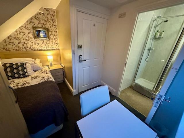 Station Approach Solihull Cabin Stays