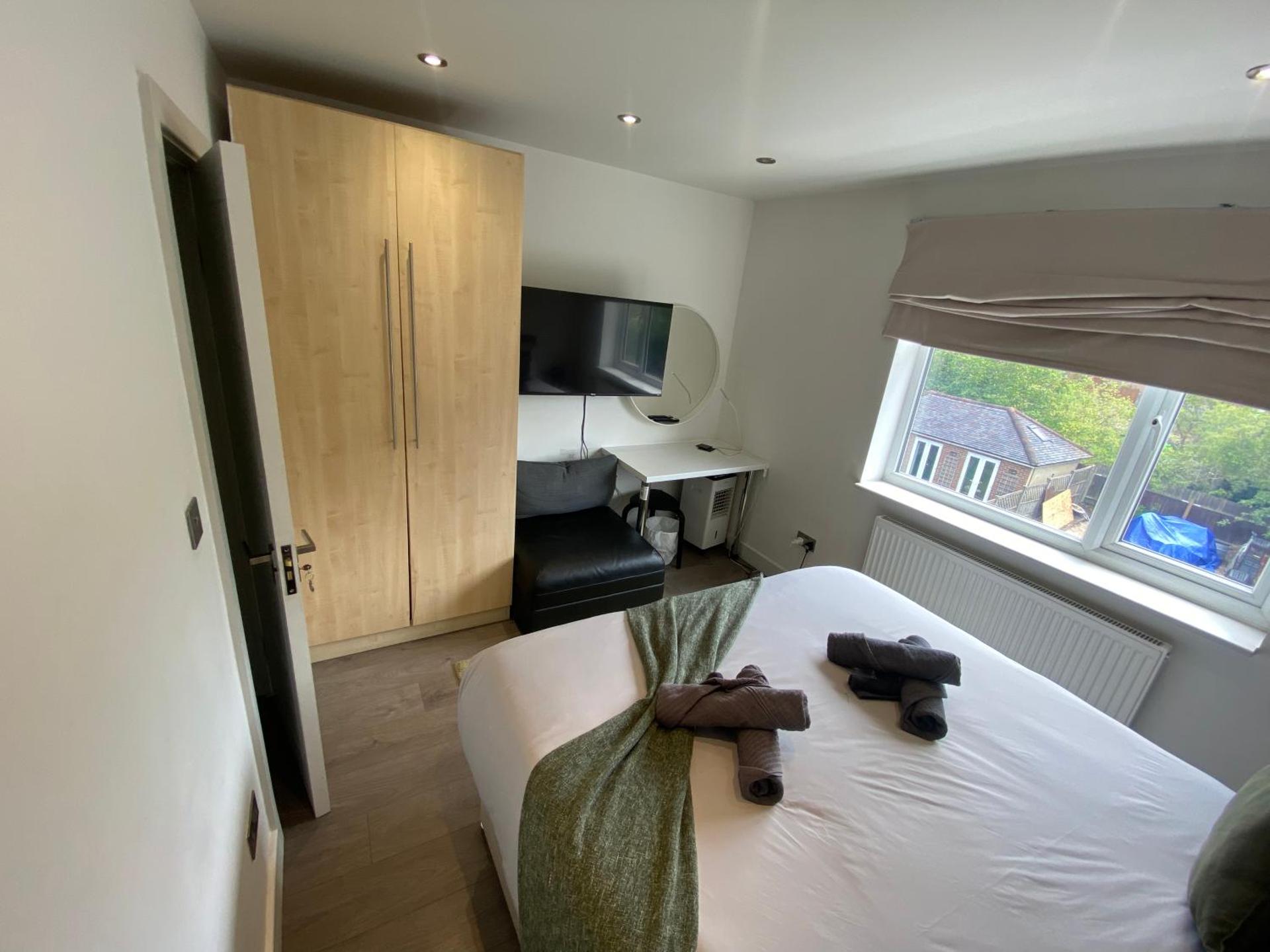 Quiet North London - 2 x Double Bedrooms - Close to Station and 20mins Central London