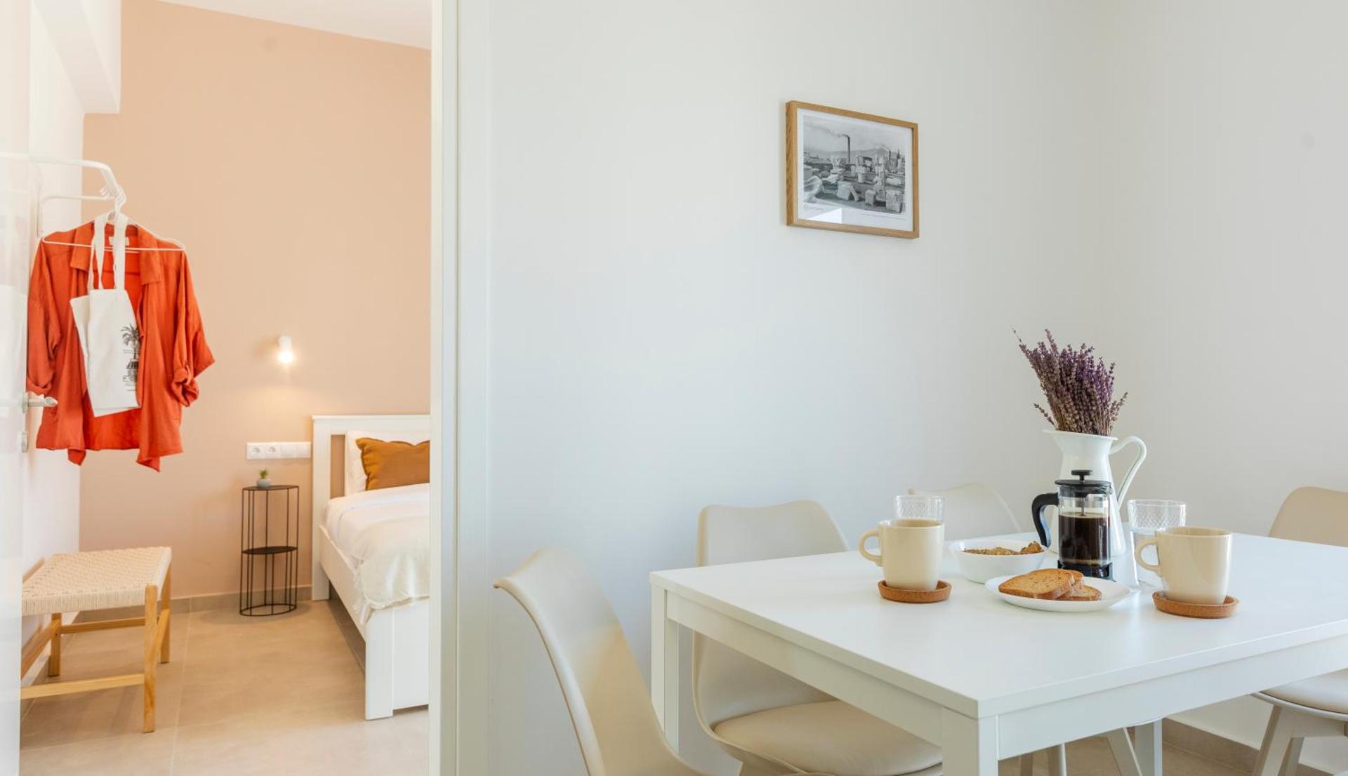 Livinn Acropolis View LV