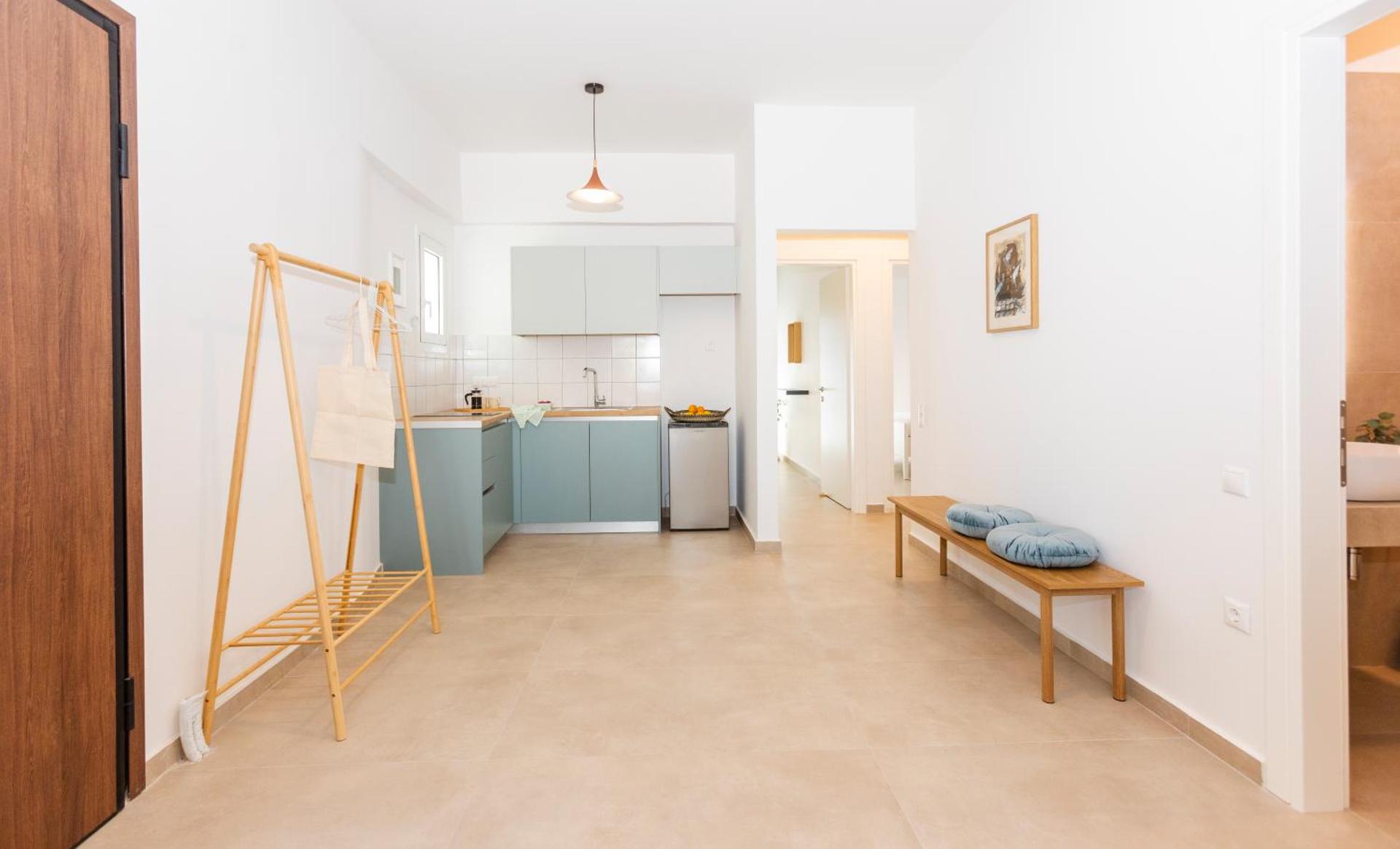 Livinn Acropolis View LV