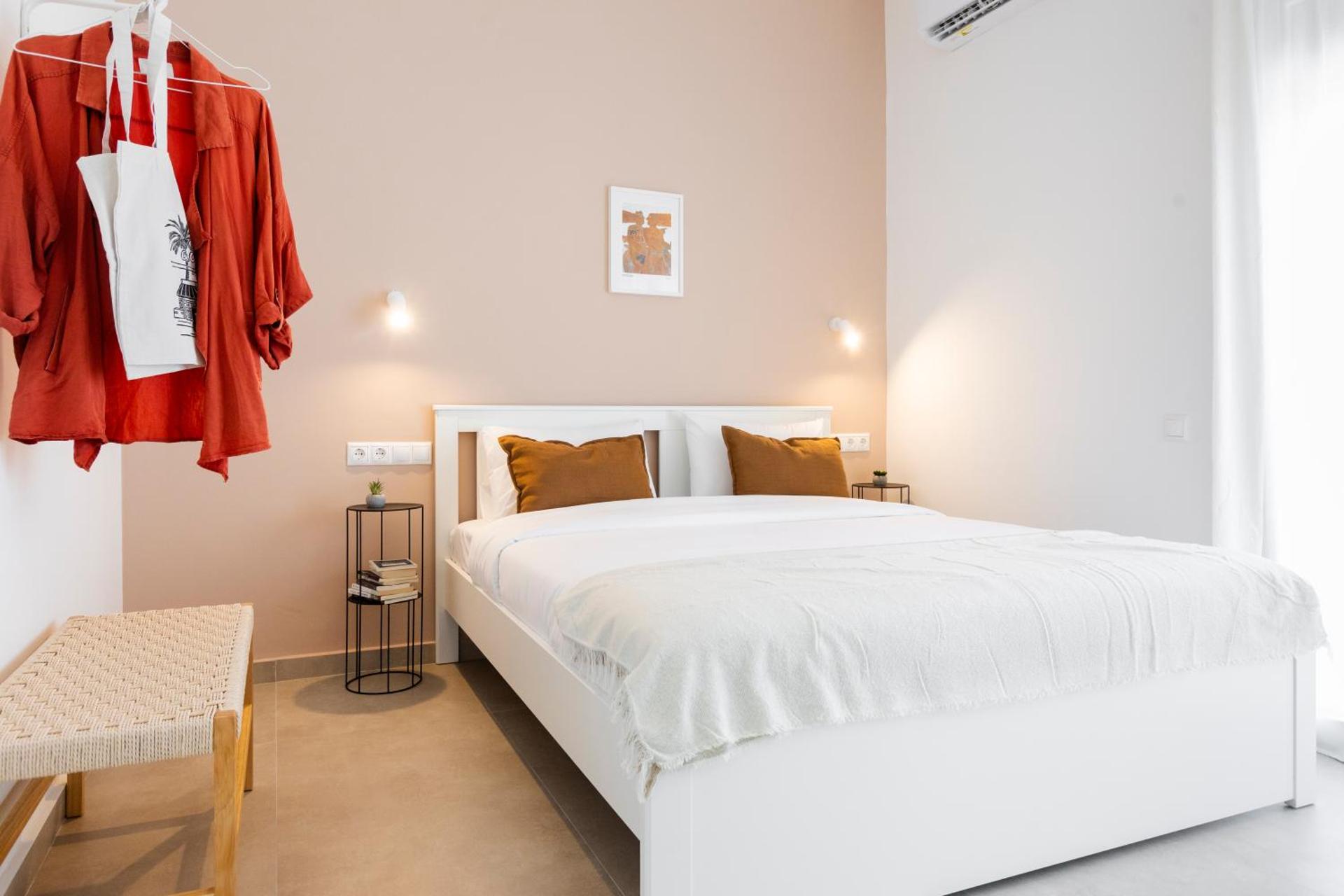 Livinn Acropolis View LV