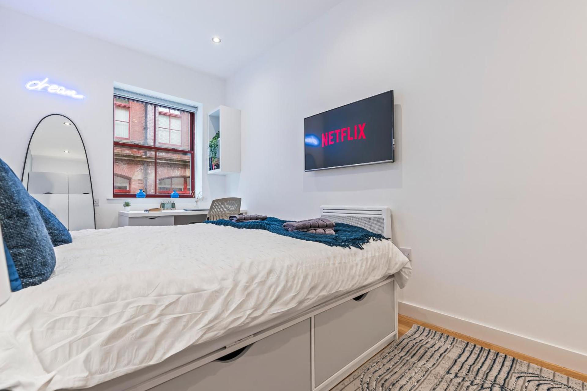 Communal lounge/ TV room