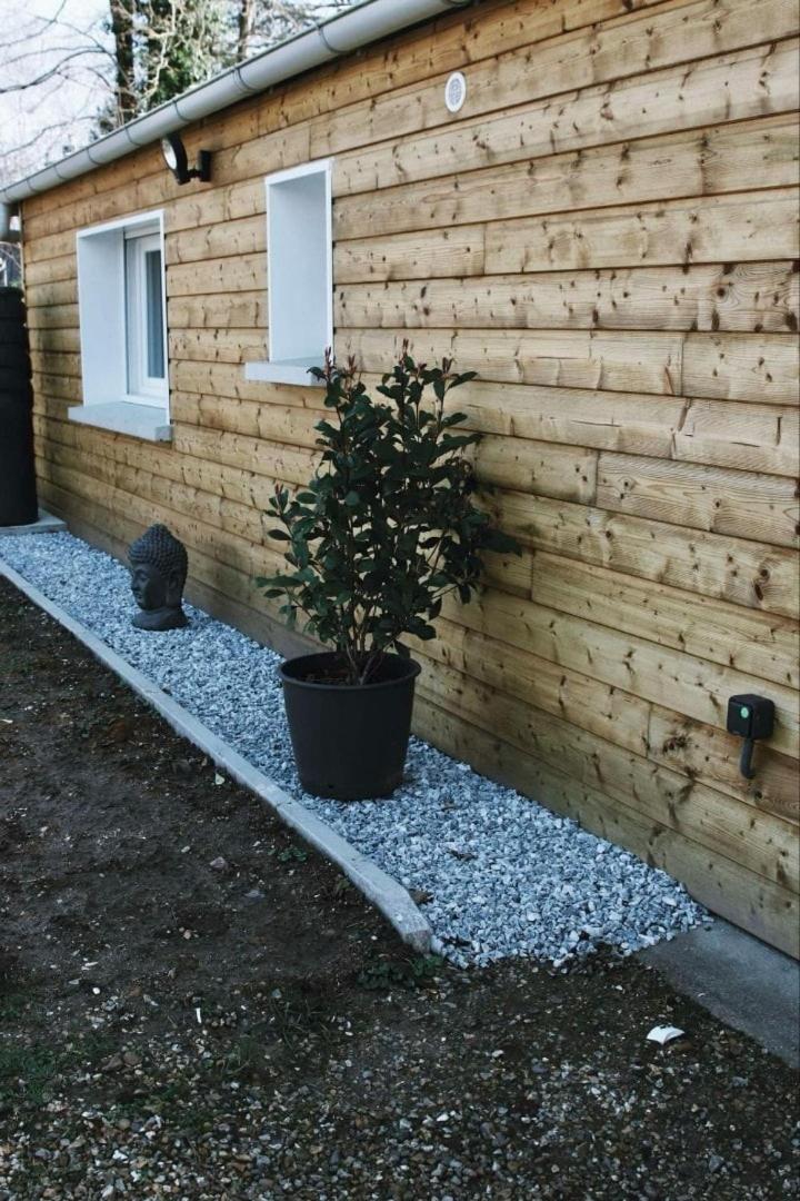 Chambre indépendante avec salle de bain et toilettes