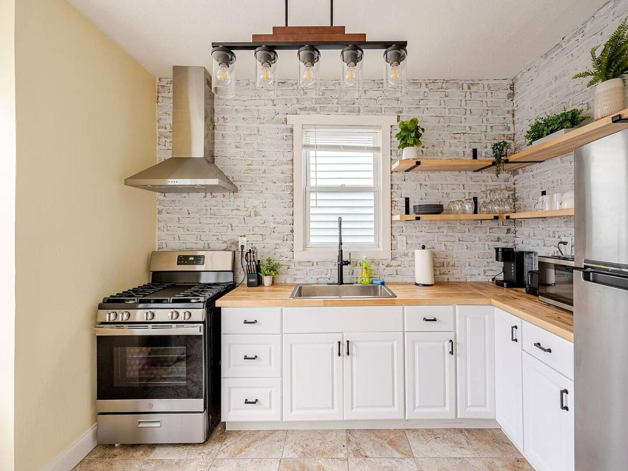 Urban Oasis 3BR Apt with Iconic WTC View