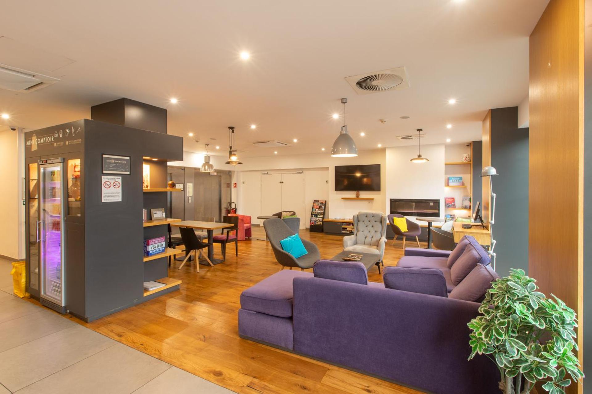 Communal lounge/ TV room